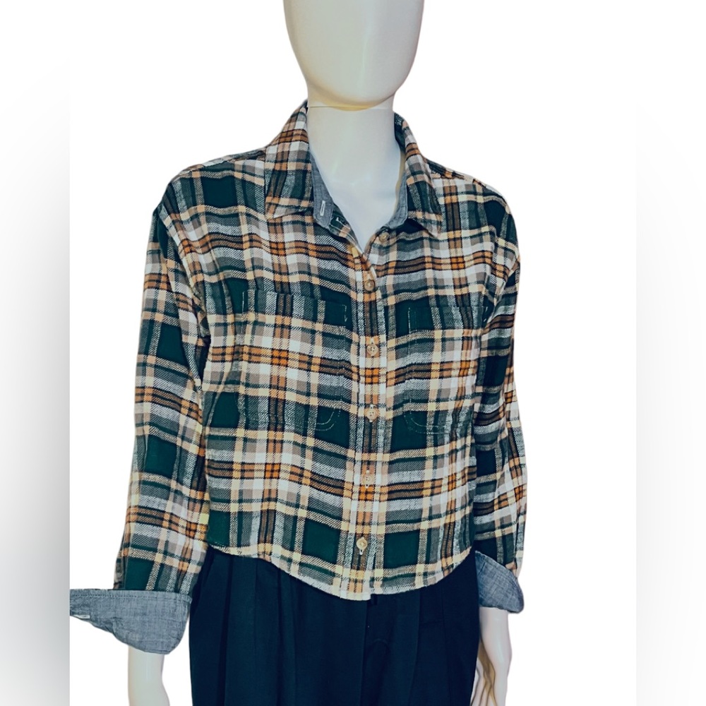 American Eagle flannel crop top